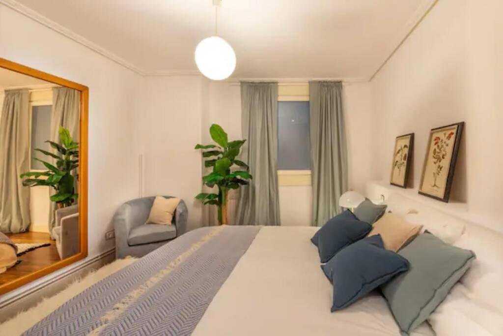 Exclusivo Apartamento En El Casco Viejo Bilbao Exterior foto